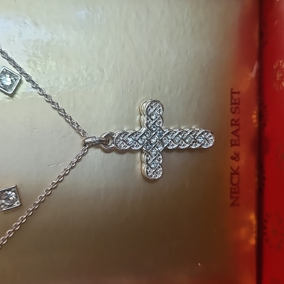 Trifari Silvertone Rhinestone Cross w/Earrings - Picture 3 of 4